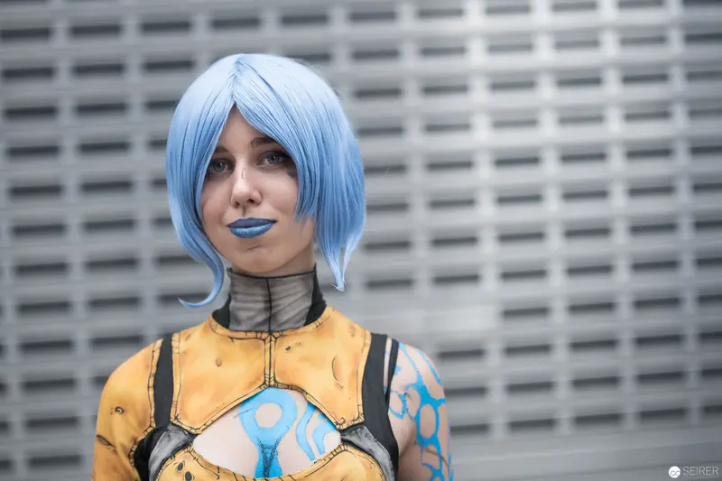 Cosplay Portrait with Blue Hair and Cyberpunk-Inspired Costume at AniNite 2018
