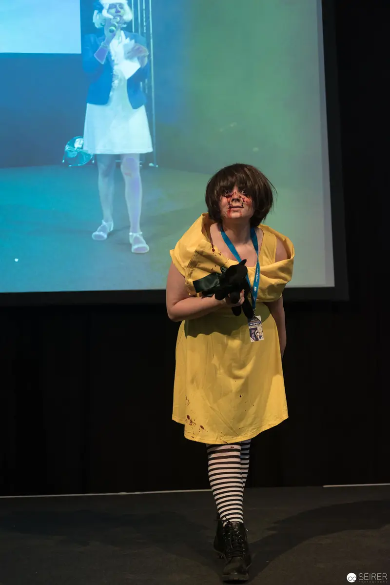 AniNite 2018: Performer in Yellow and Striped Stockings on Stage