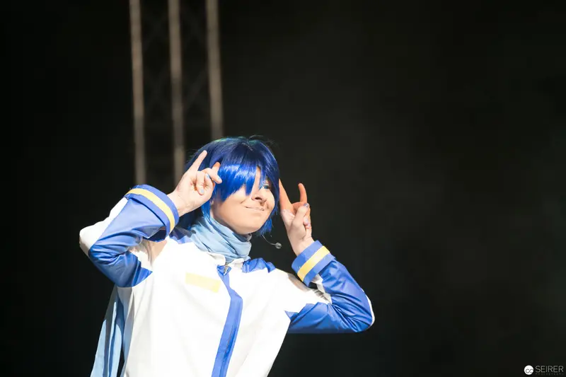 Blue-Haired Performer Gesturing Dramatically at AniNite 2018 Performance