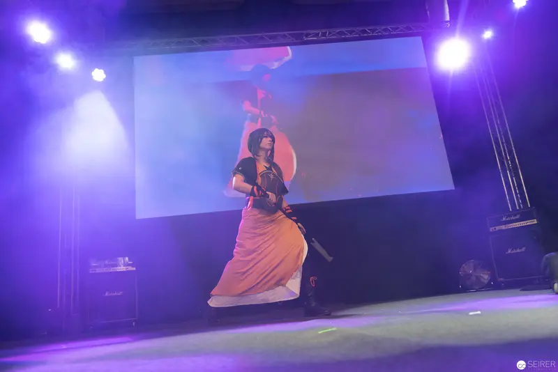 Haruka Performs Dramatic Stage Set at AniNite 2018 Concert