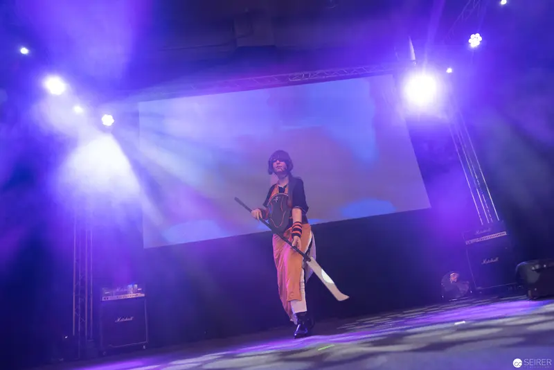 Haruka Performing on Stage at AniNite 2018 with Dramatic Purple Lighting