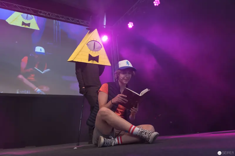 Cosplay Performance at AniNite 2018 with Triangular Character Prop
