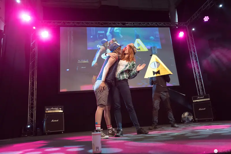 AniNite 2018: Haruka and Bandmate Performing Dynamic Stage Interaction