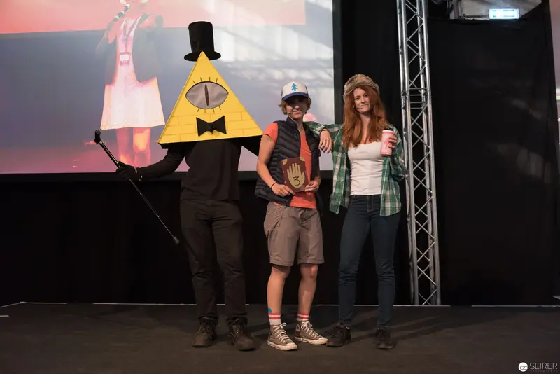 Bill Cipher Cosplay with Fans at AniNite 2018 Convention