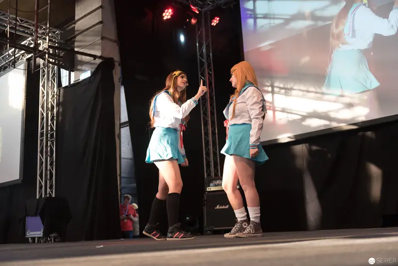 AniNite 2018: Two Performers on Stage in Matching Turquoise Costumes
