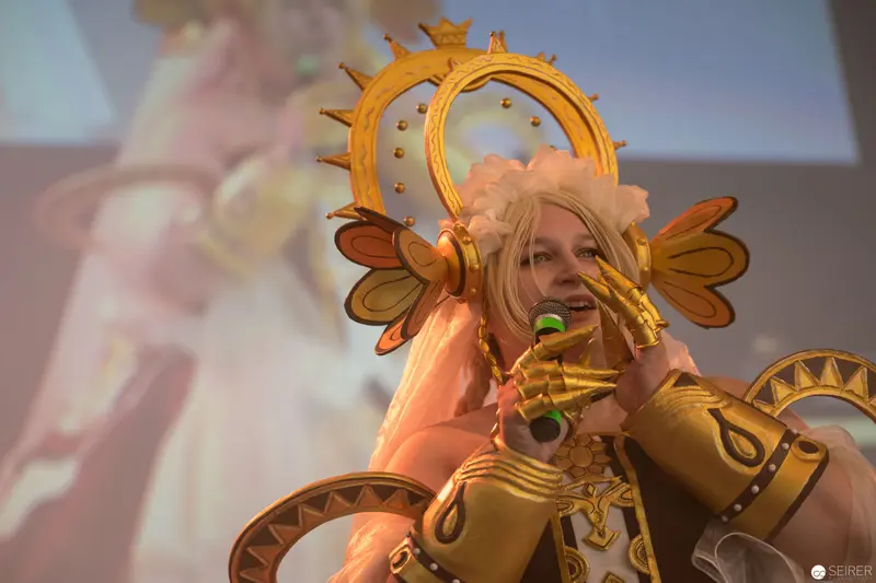 Golden Cosplay Figure with Ornate Headdress at AniNite 2018 Convention