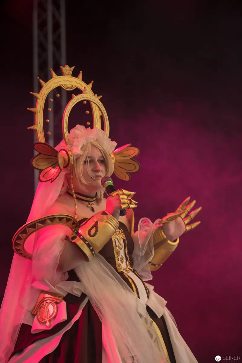 Elaborate Cosplay Performance at AniNite 2018 with Radiant Celestial Costume