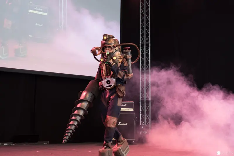 Cyberpunk Cosplay Performance with Theatrical Smoke Effects at AniNite 2018