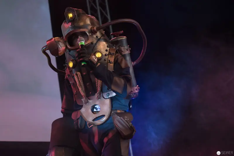 Cyberpunk Performance Figure with Intricate Mechanical Apparatus at AniNite 2018