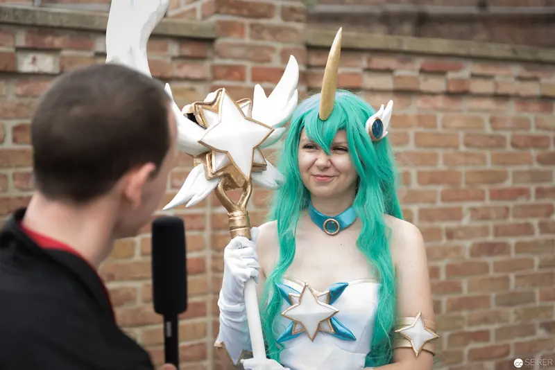 Cosplayer in Green Wig Portraying Magical Character at Anime Convention