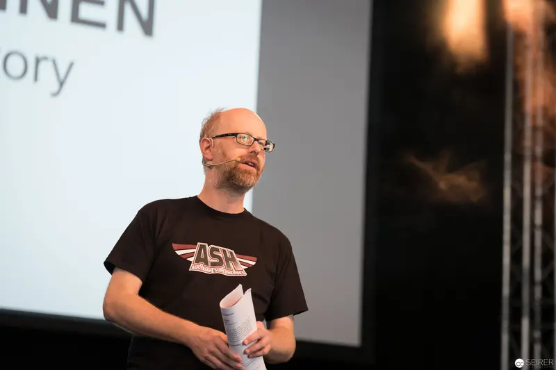 Presenter at AniNite 2018 Conference Discussing Memory and Performance