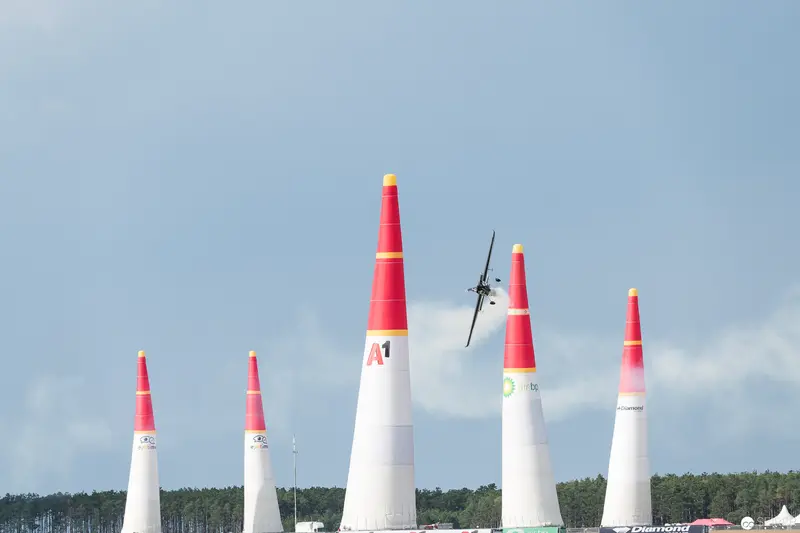 Red Bull Air Race: Planes Navigating Slalom Course Between White and Red Pylons