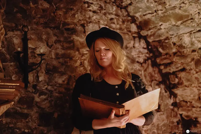 Nesterval Theater Performance "Das Dorf": Performer in Black with Manuscript