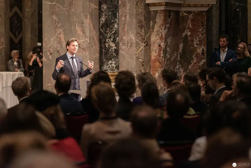 Wes Anderson Lecturing at Kunsthistorisches Museum Wien in Elegant Gray Suit