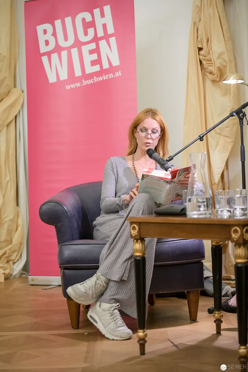 Kate Morton Reading "Die Tochter des Uhrmachers" at Buch Wien Literary Event