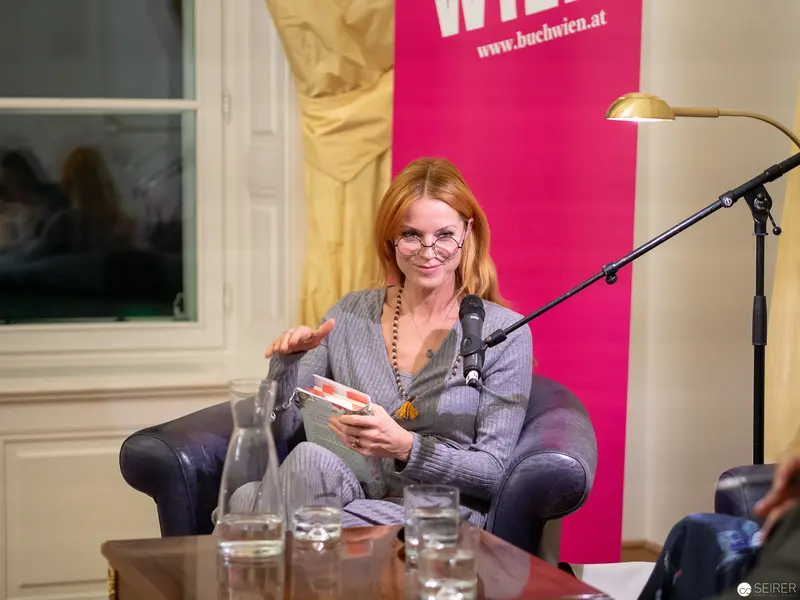 Kate Morton's Book Reading at WUK Vienna, Discussing "Die Tochter des Uhrmachers"
