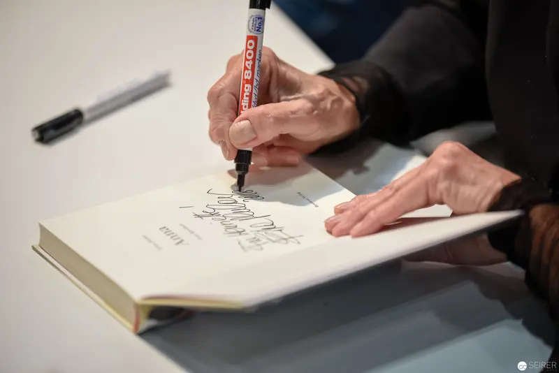 Calligraphic Inscription: Precise Marker Technique on Pristine White Page