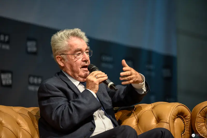Heinz Fischer Speaking at Public Event, Gesturing Emphatically During Discourse