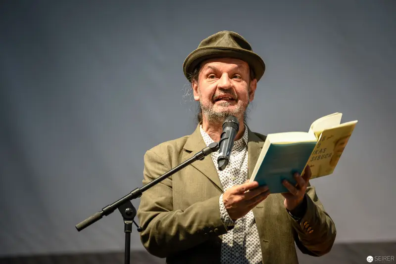 Bernd Flessner Presenting "Der kleine Major Tom" at Literary Reading Event