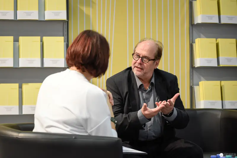 Bernd Flessner Discussing "Der kleine Major Tom" at Book Presentation Event