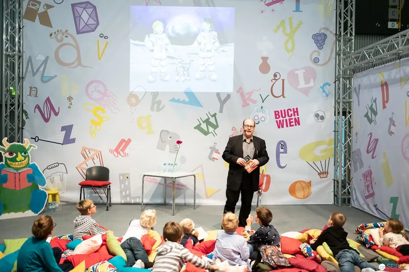 Bernd Flessner Presents "Der kleine Major Tom" at Buch Wien Literary Event