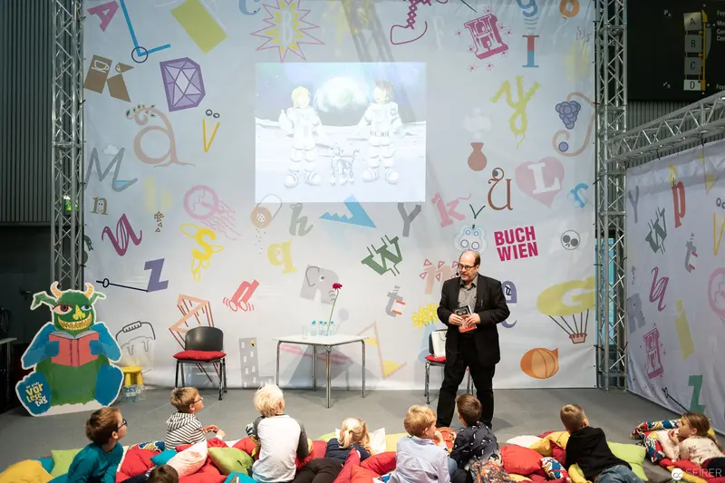 Bernd Flessner Presents "Der kleine Major Tom" at Buch Wien Children's Event