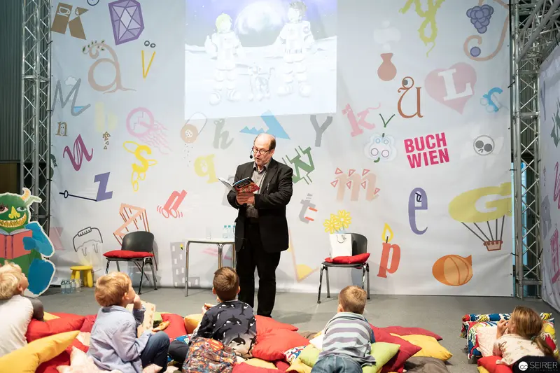 Bernd Flessner Presenting "Der kleine Major Tom" at Buch Wien Children's Event