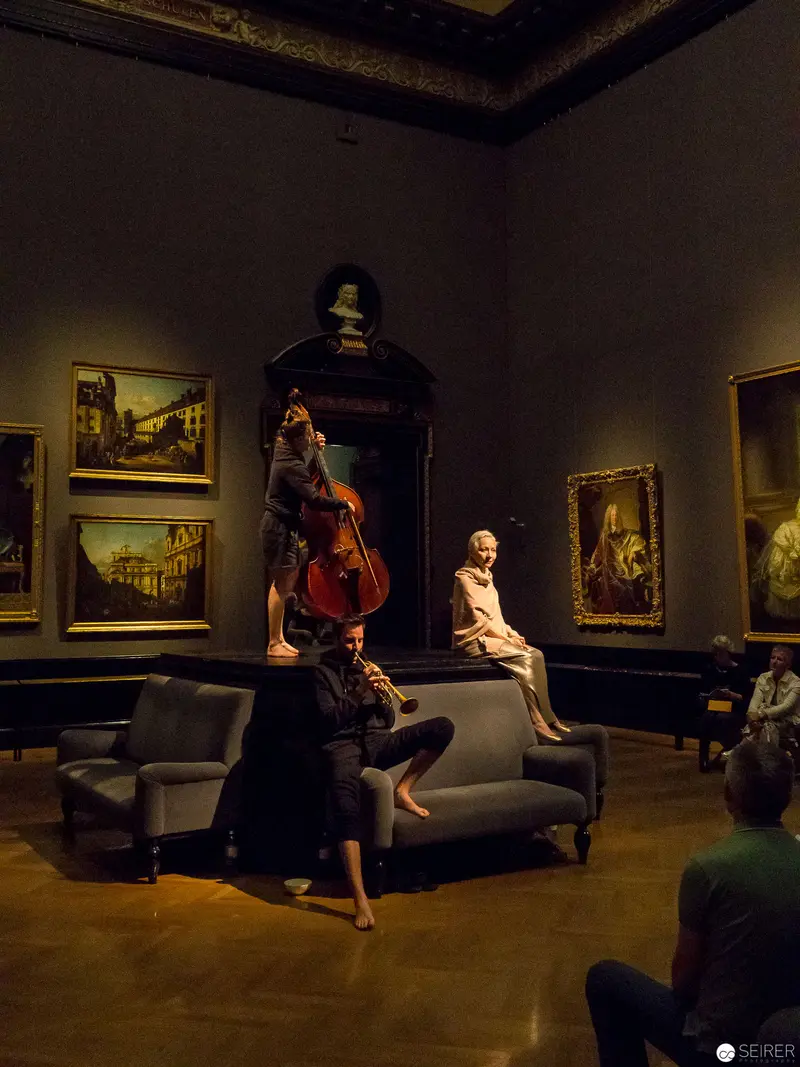 Ganymed Performance at Kunsthistorisches Museum Wien: Staged Tableau in Gallery Space