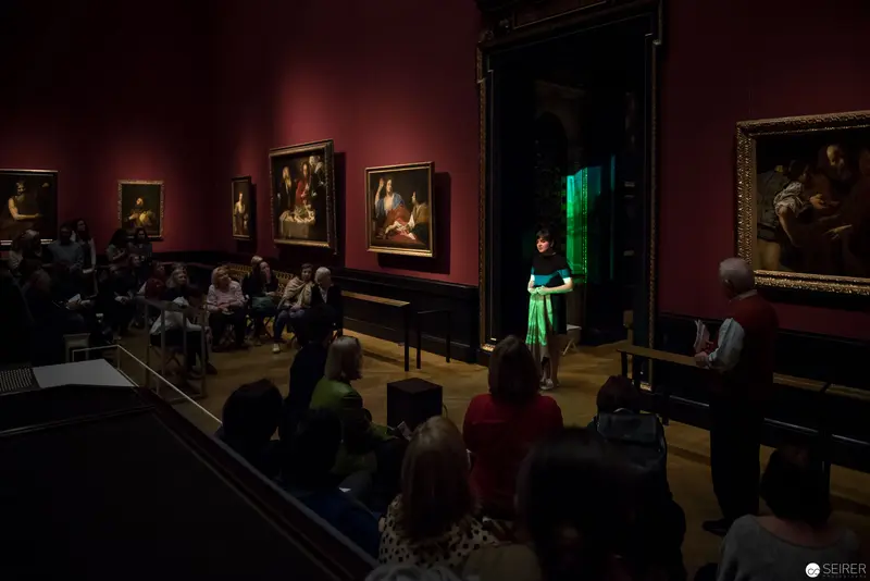 Ganymed Performance at Kunsthistorisches Museum Wien: Illuminated Narrative in Green Light