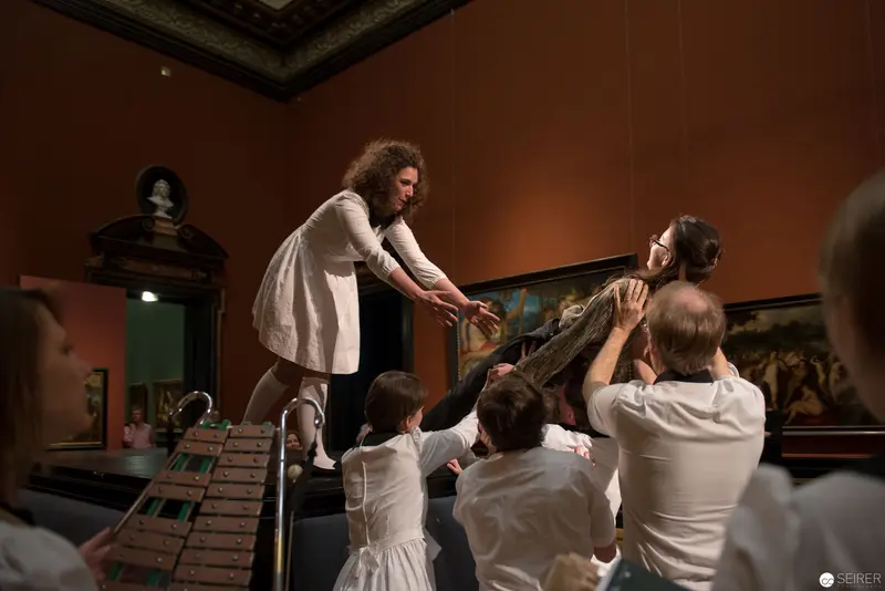 Dramatic Performance of Ganymed at Kunsthistorisches Museum Wien, Staged Interaction