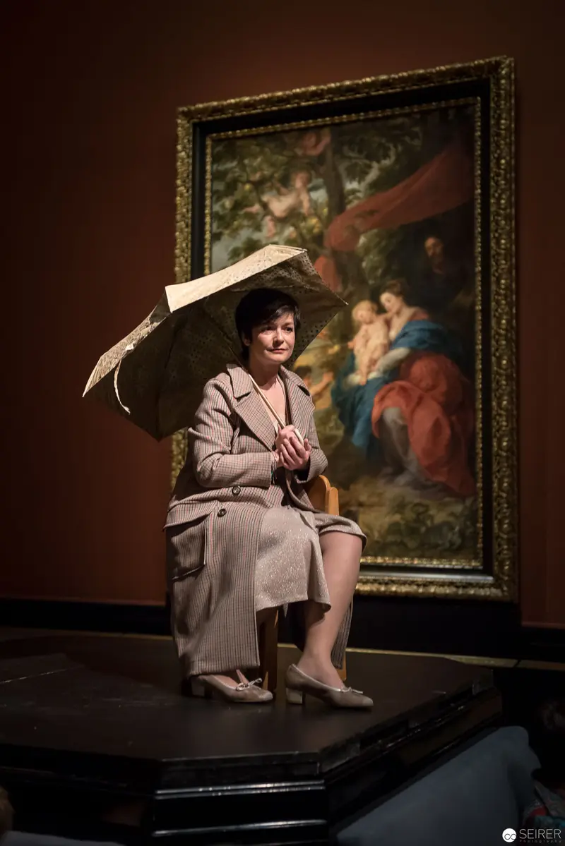 Performance of Ganymed at Kunsthistorisches Museum Wien: Seated Figure with Parasol
