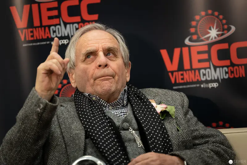 Sylvester McCoy at VIECC 2018: Actor Gesturing During Vienna Comic Convention Interview