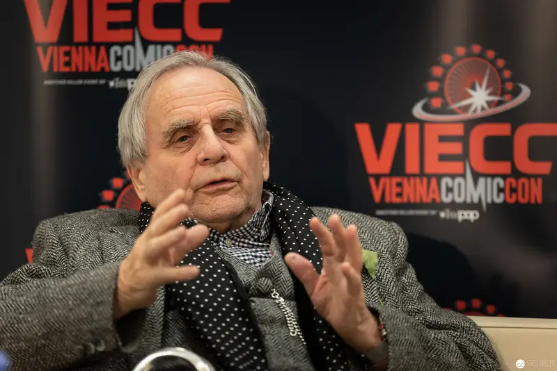 Sylvester McCoy at Vienna ComicCon 2018, Animated During Interview Gesture