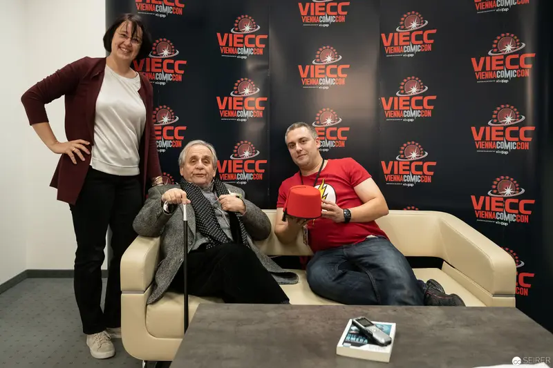 Sylvester McCoy and Fans at Vienna ComicCon 2018 Press Event