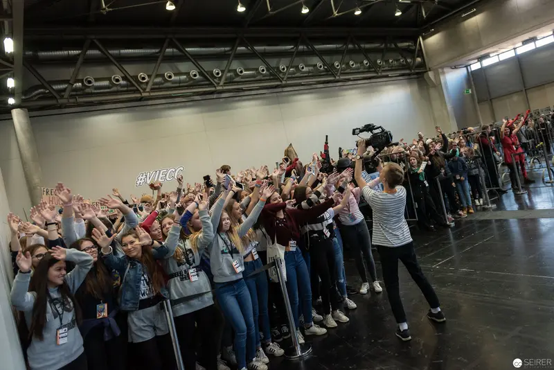 Vienna ComicCon 2018: Enthusiastic Crowd Celebrates Behind Barriers at Convention Hall