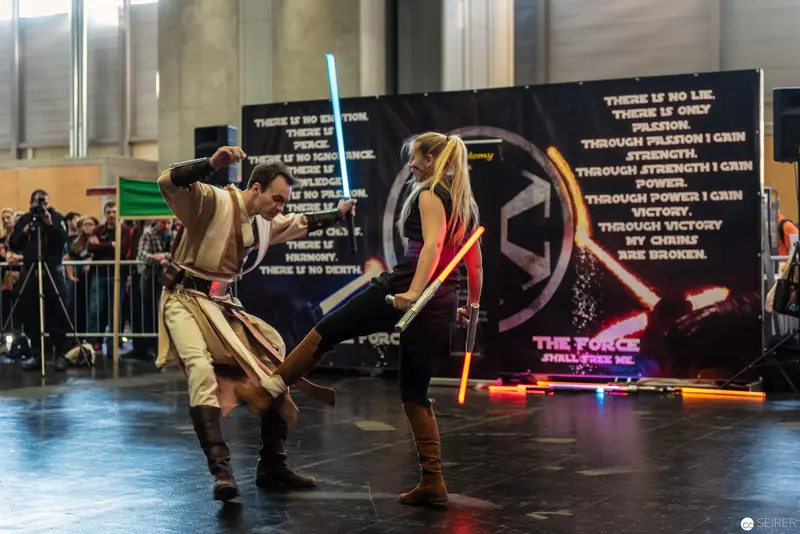 Star Wars Cosplayers Dueling with Lightsabers at Vienna ComicCon 2018