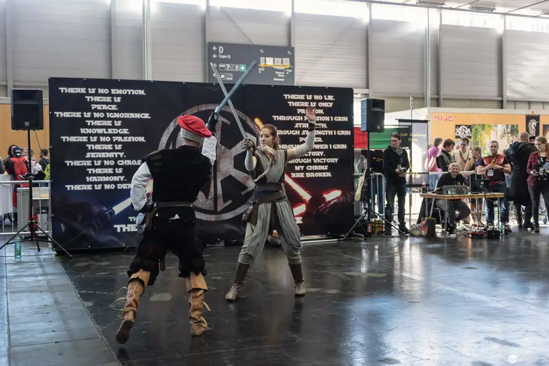 Star Wars Cosplayers Performing Lightsaber Duel at Vienna ComicCon 2018