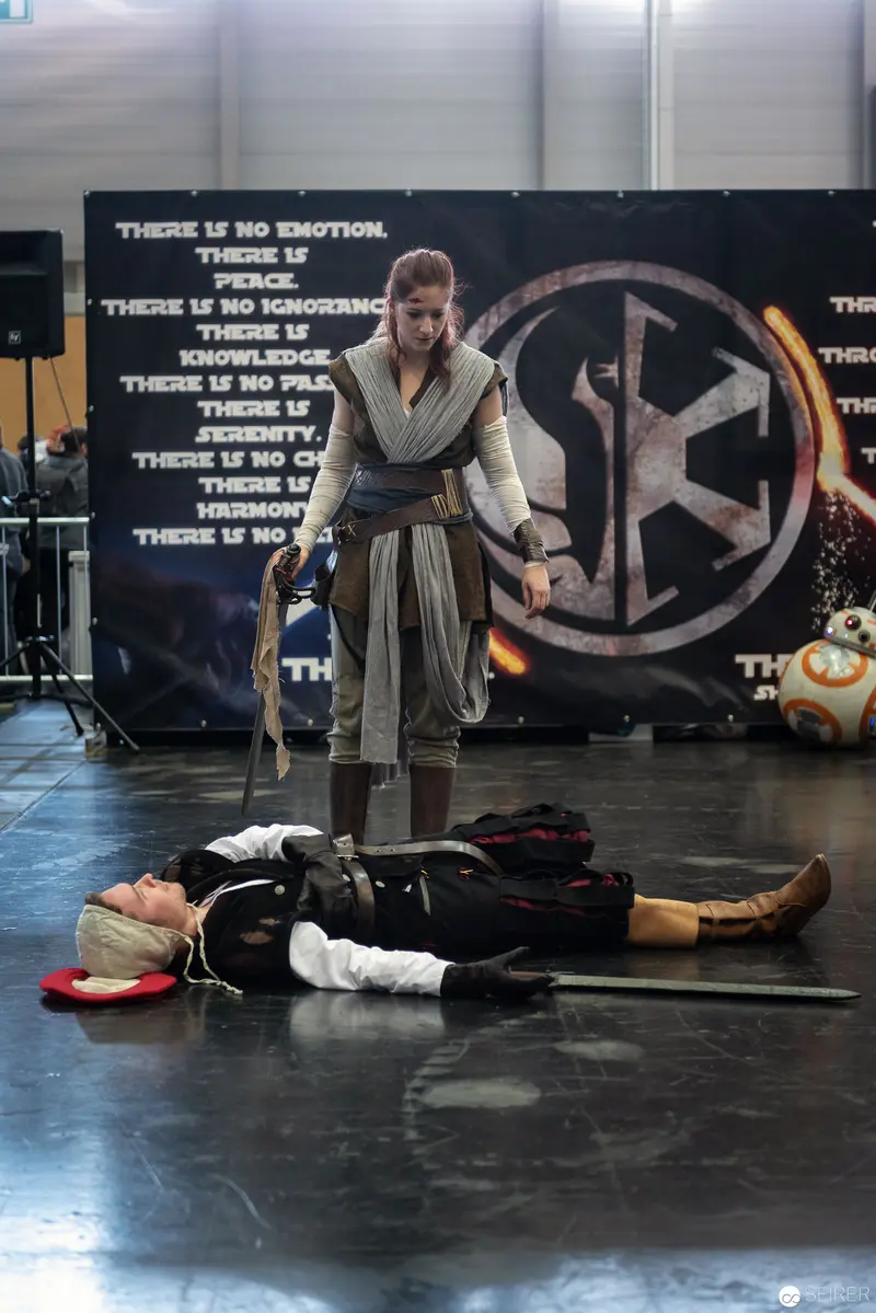 Star Wars Cosplay Scene at VIECC 2018: Jedi Confrontation with Fallen Opponent