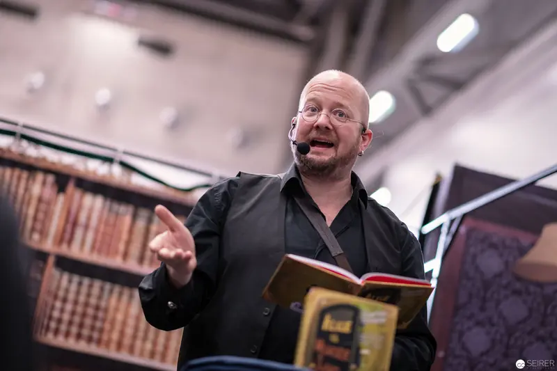 Animated Storyteller Performing at Vienna ComicCon 2018 Book Event
