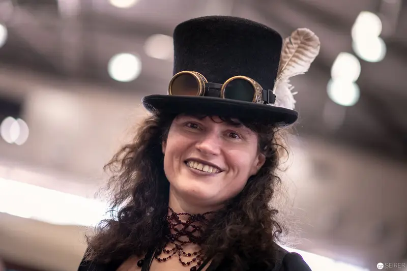 Steampunk Costumed Performer at Vienna ComicCon 2018 in Elegant Top Hat