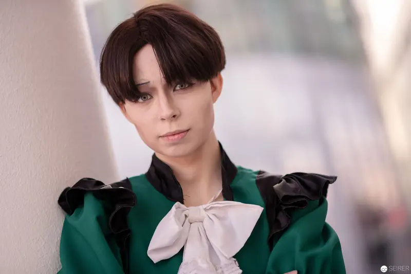 Cosplayer in Green Jacket with White Bow at Vienna ComicCon 2018