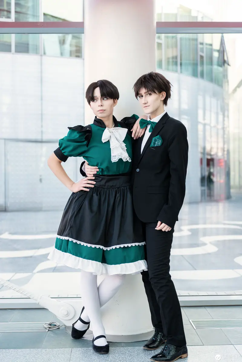 Vienna ComicCon 2018: Cosplayers in Emerald and Black Formal Attire