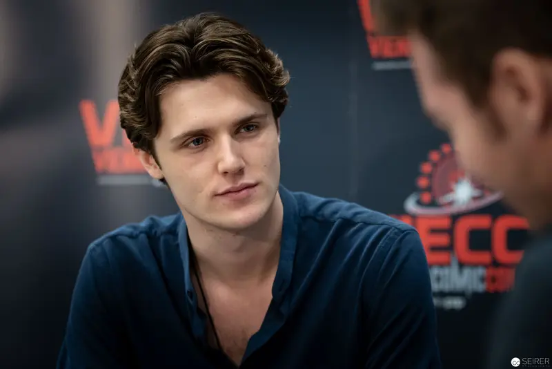 Young Actor in Blue at Vienna ComicCon 2018 Press Event
