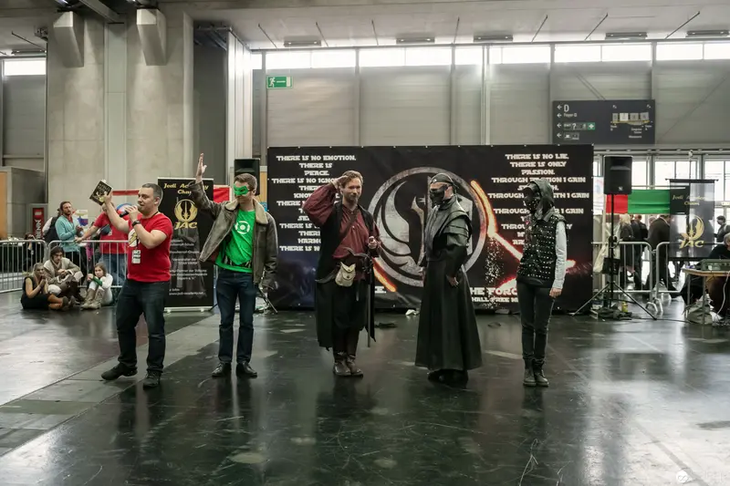 Vienna ComicCon 2018: Cosplayers Pose in Dramatic Lineup at Convention Center