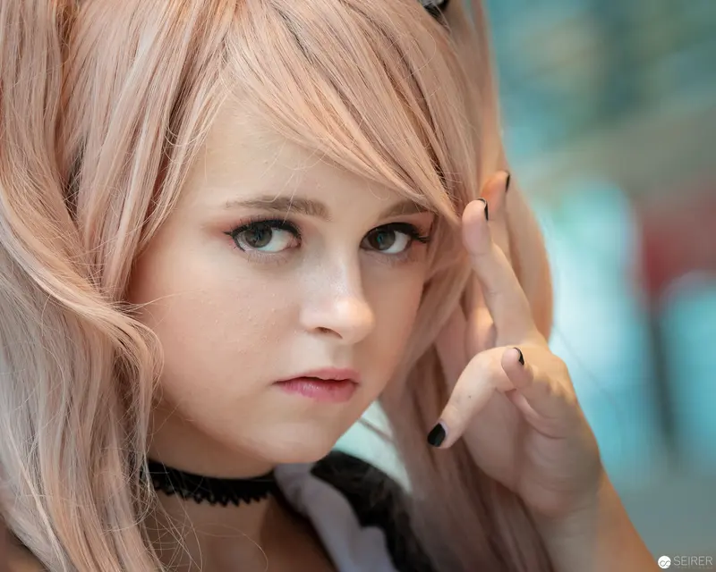 Cosplay Portrait with Rose Gold Hair at Vienna ComicCon 2018