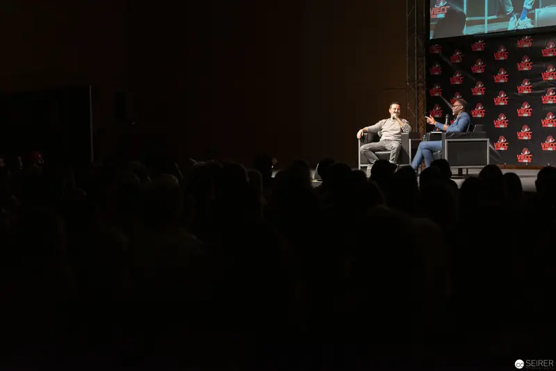 Two Speakers on Stage at Vienna ComicCon 2018 Panel Discussion