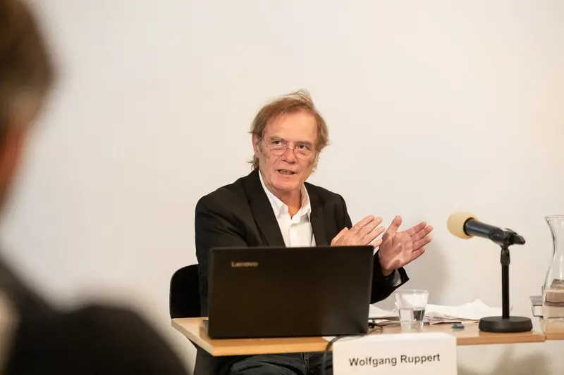 Wolfgang Ruppert Presenting Academic Lecture with Digital Presentation