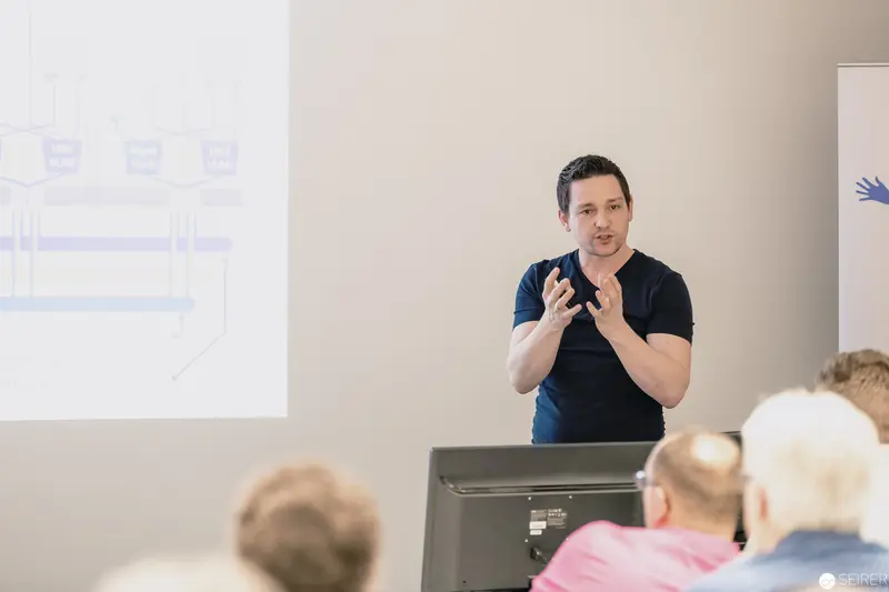 Presenter Gesturing During Professional Workshop Seminar