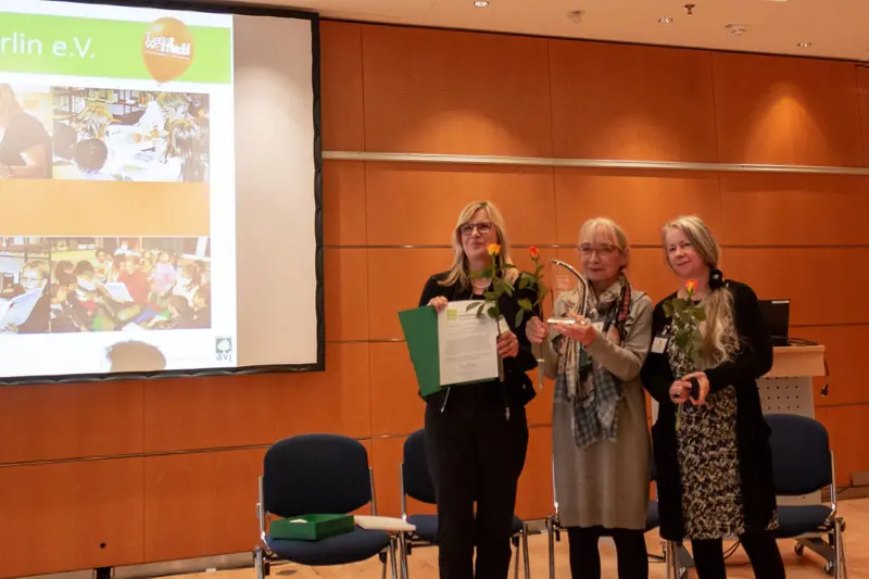 Gertrud Rückert e.V. Volunteer Recognition Ceremony in Orange-Paneled Conference Room