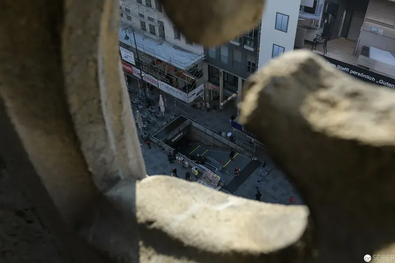 Dombauhütte St. Stephan: Architectural Perspective through Stone Mason's Framing
